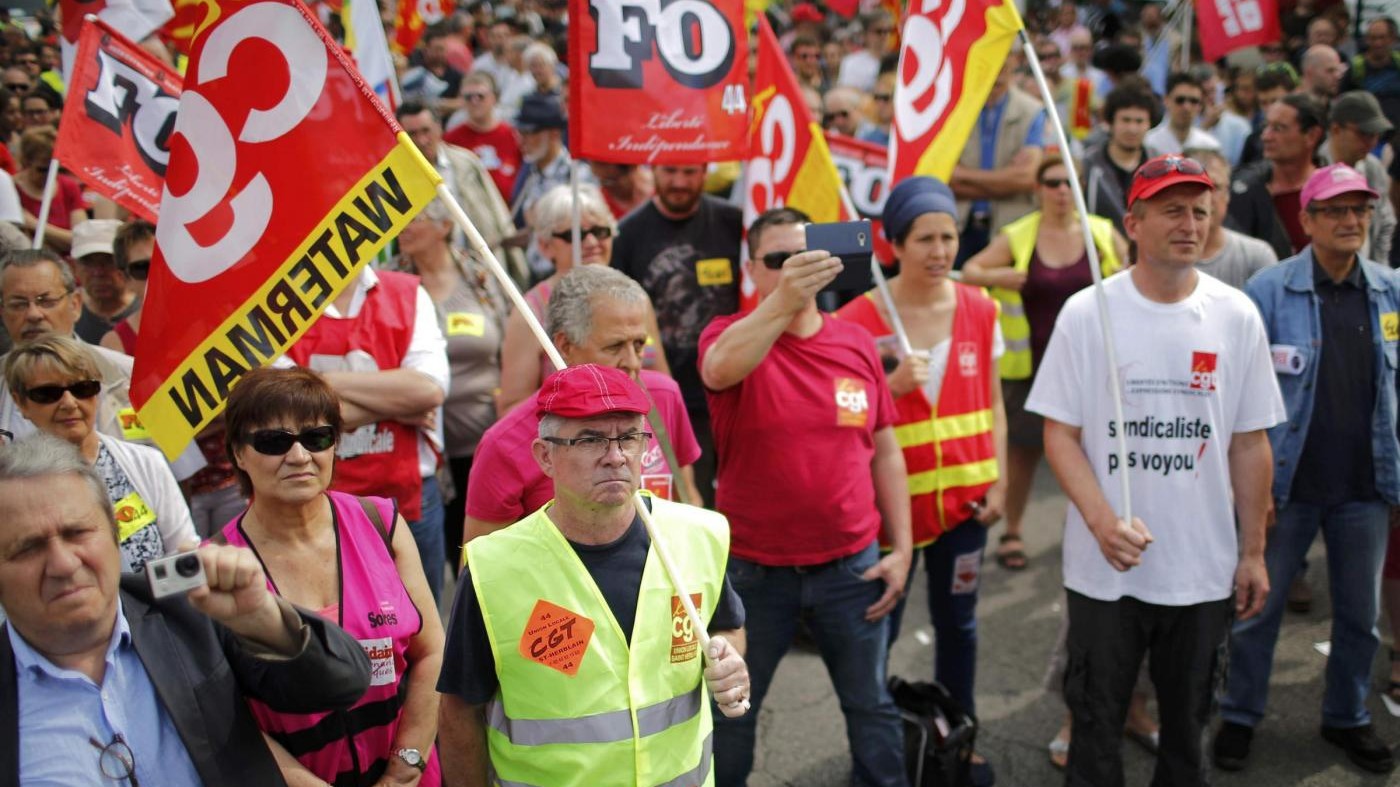 Francia, Cgt estende sciopero netturbini Parigi fino 14 giugno