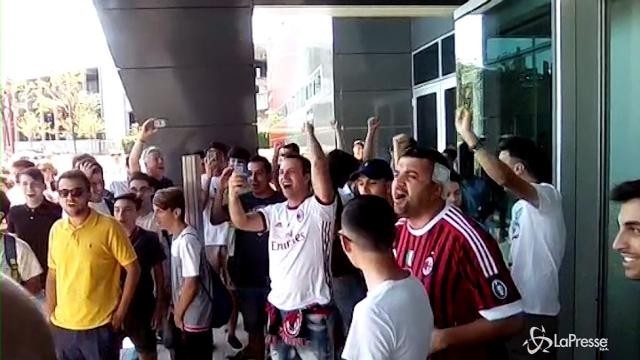 VIDEO Milan, l’entusiasmo dei tifosi per l’arrivo di Bonucci