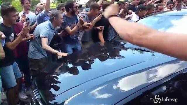 VIDEO L’arrivo di Bonucci al Milan: tifosi in visibilio