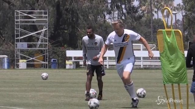 VIDEO Gordon Ramsay, dalle cucine al calcio con Ashley Cole