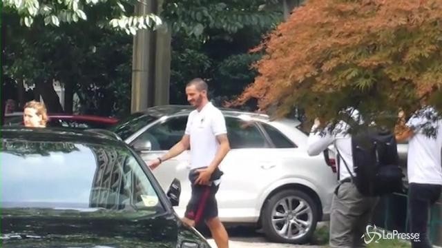 Bonucci, sorrisi e selfie con i tifosi dopo le visite mediche