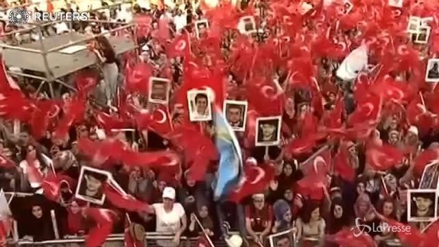 VIDEO Turchia, a Istanbul la ‘Marcia di unità nazionale’ pro Erdogan