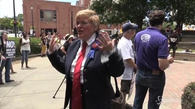 Atlanta, alle proteste anti-Trump spopola la sua imitatrice