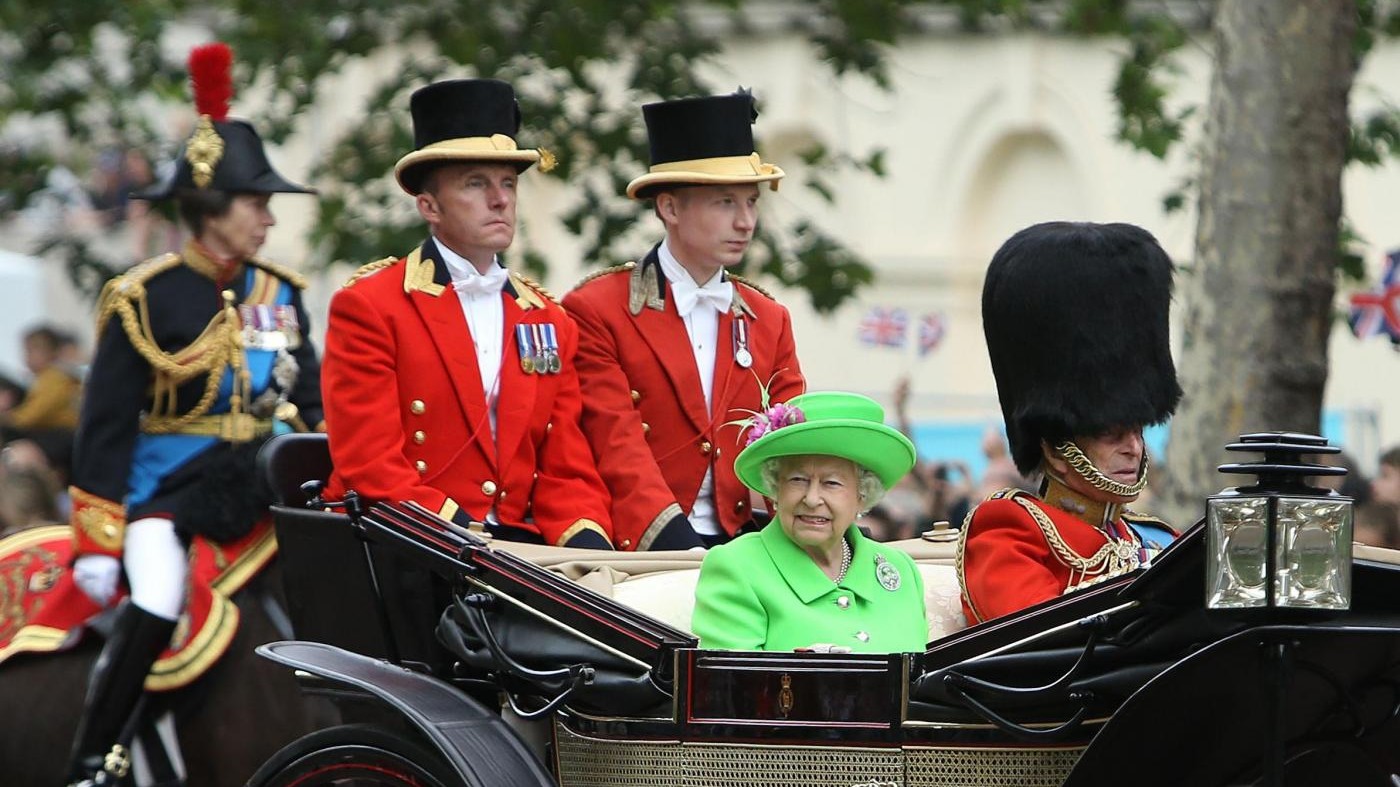 Regno Unito, la regina festeggia 90 anni: oggi la sfilata militare