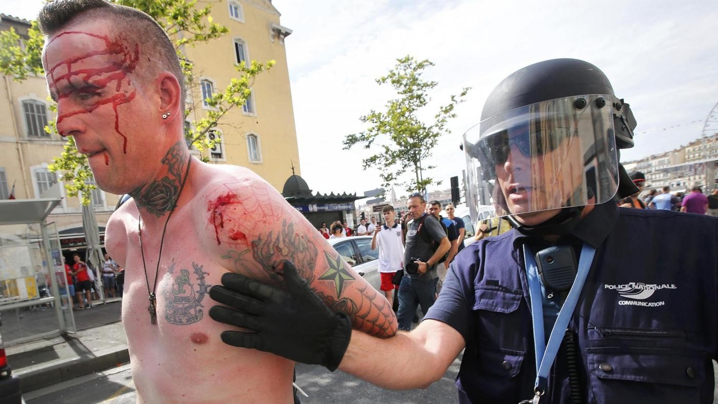 Scontri a Marsiglia tra tifosi e polizia: 31 feriti e 6 fermi