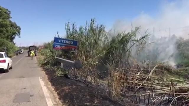 Incendio a Capalbio: evacuati due campeggi e uno stabilimento