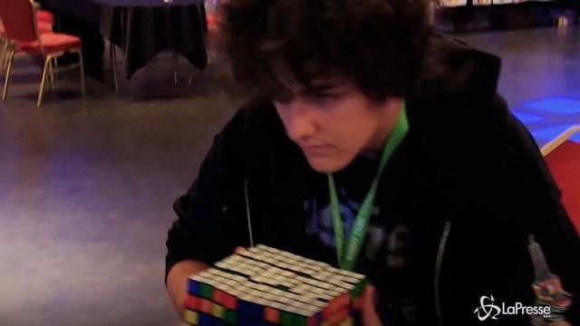 VIDEO A Parigi i campionati del mondo di Cubo di Rubik