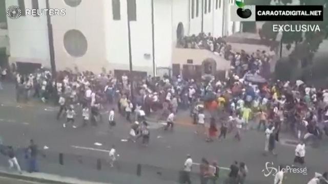 Venezuela, spari al seggio: un morto e tre feriti