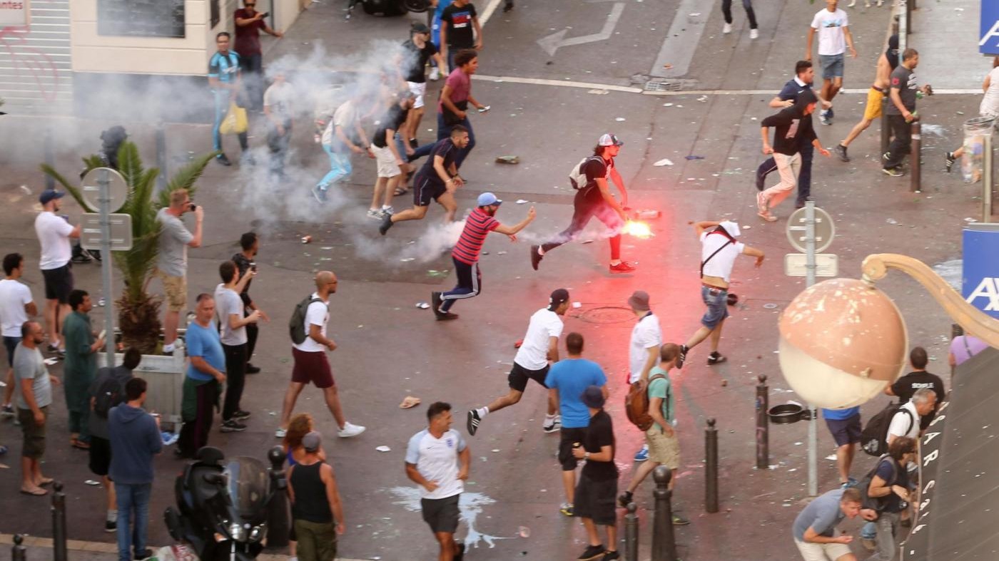Euro 2016, a Marsiglia 31 feriti e 6 fermi negli scontri