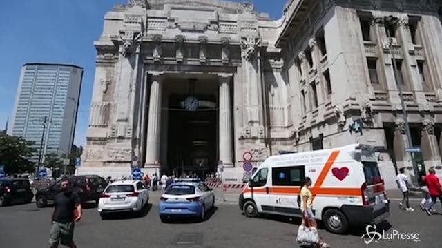 Milano, immigrato aggredisce poliziotto