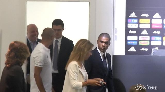 VIDEO Juve, Douglas Costa si presenta: Qui per la Champions