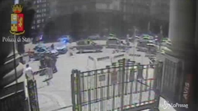 Stazione Centrale, il video con l’aggressione al poliziotto e l’arresto