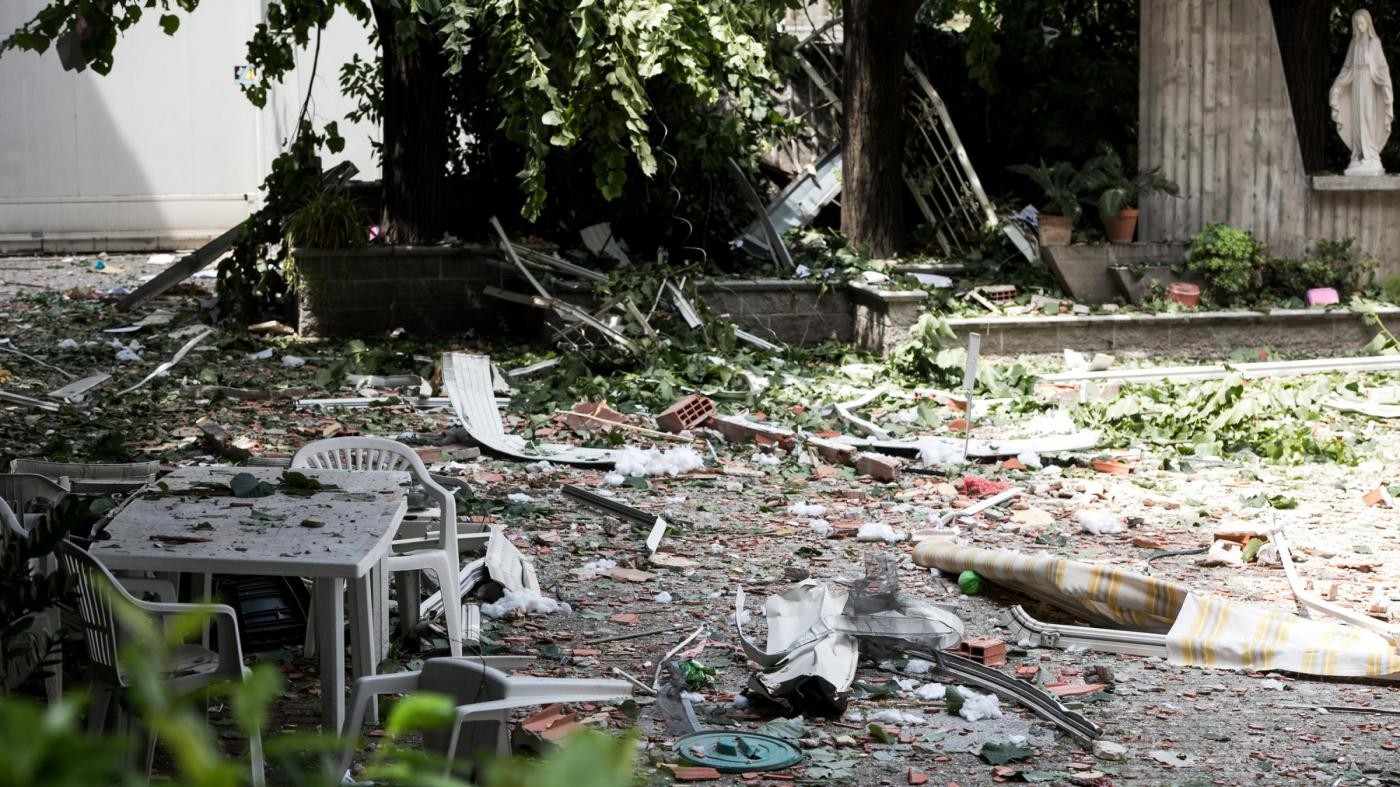 Macerata, esplosione in un pub: gravemente ferito il proprietario