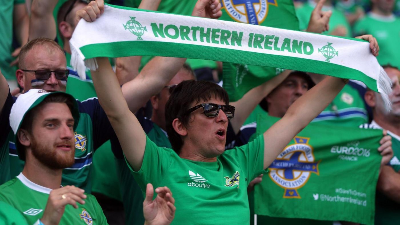 Euro 2016, tifoso nordirlandese cade da ringhiera a Nizza e muore