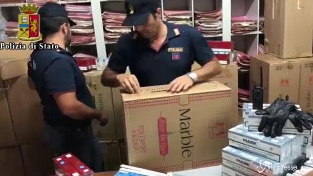 Napoli: polizia sequestra 620 kg di sigarette di contrabbando