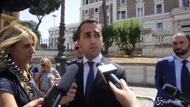 Dimissioni Costa, Di Maio: “Continua il mercato delle poltrone”