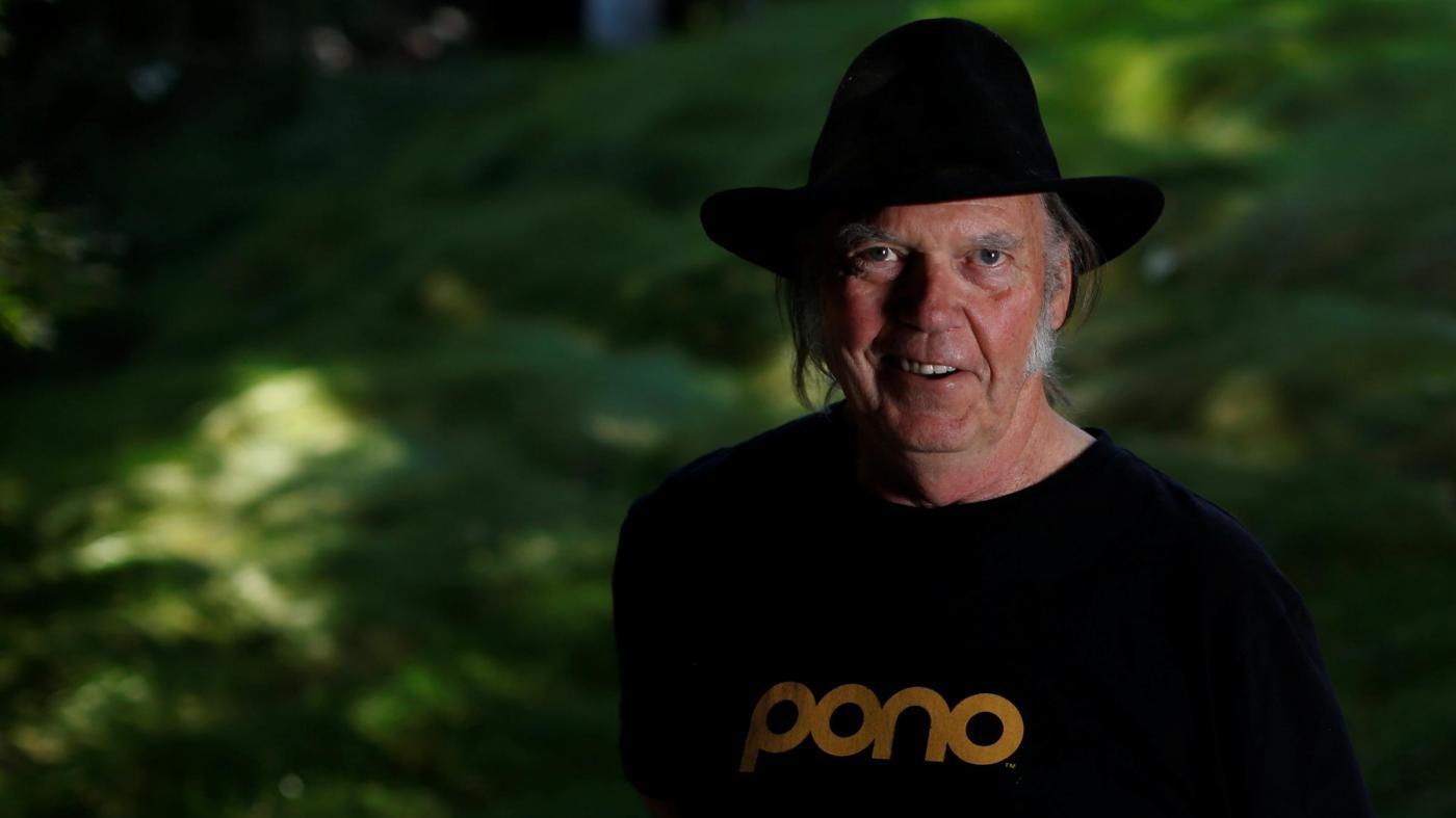 Neil Young contro Trump: Non usi la mia musica. E parte il ‘vaffa’