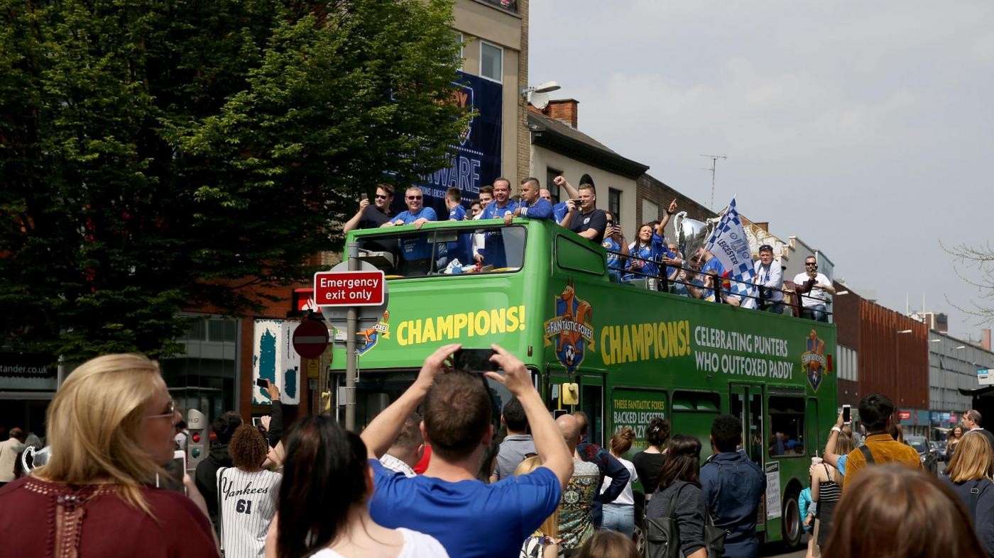 Ranieri da leggenda: Paddy Power lo celebra su uno special bus