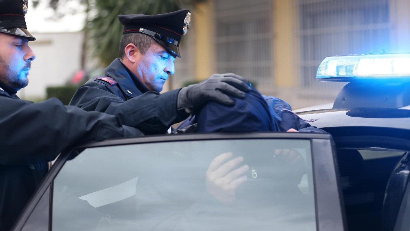 Napoli, spaccio cocaina e crack: 18 arresti