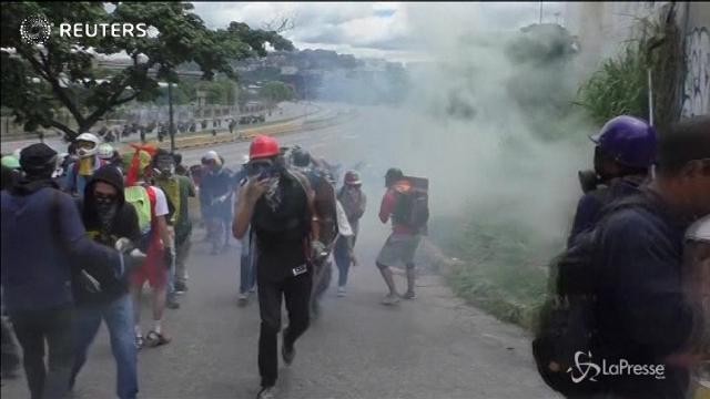 Venezuela, nuovi scontri nella capitale Caracas