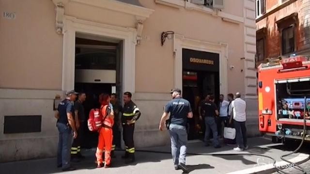 Roma, fiamme in un hotel in via del Babuino