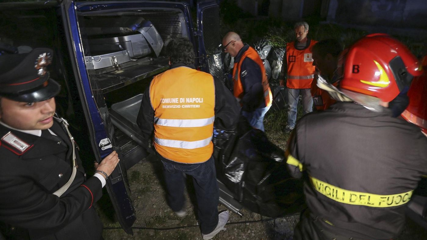 Napoli, scoppia bombola di gas: un morto e 4 feriti