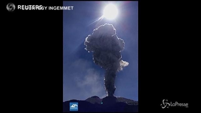 La spettacolare eruzione del vulcano Sabancaya
