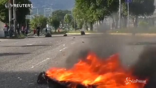 Venezuela: tre persone uccise in scontri