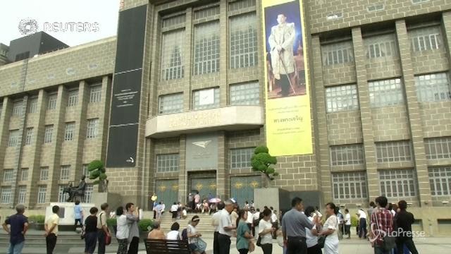 La Thailandia si ferma per festeggiare re Vajiralongkorn