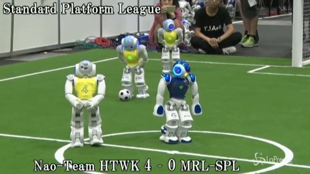 Giappone, anche i robot giocano a calcio: il torneo con 390 squadre