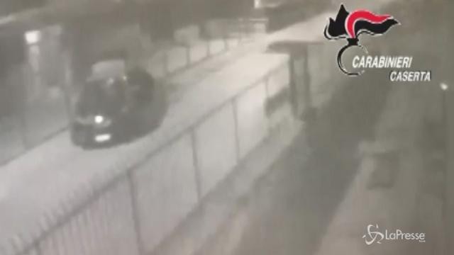 Caserta, uccide rivale in amore: il video che incastra il killer