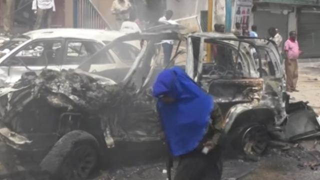 Autobomba a Mogadiscio, almeno 6 morti