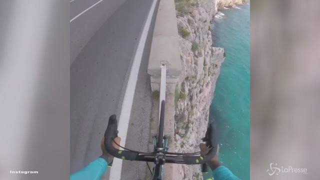 Sempre più pericolose le acrobazie di Brumotti in bici