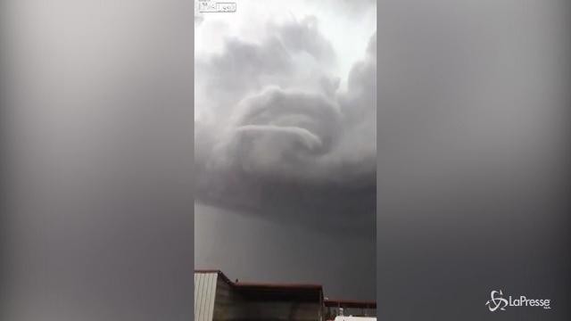 Nelle spire del tornado, il video è spettacolare