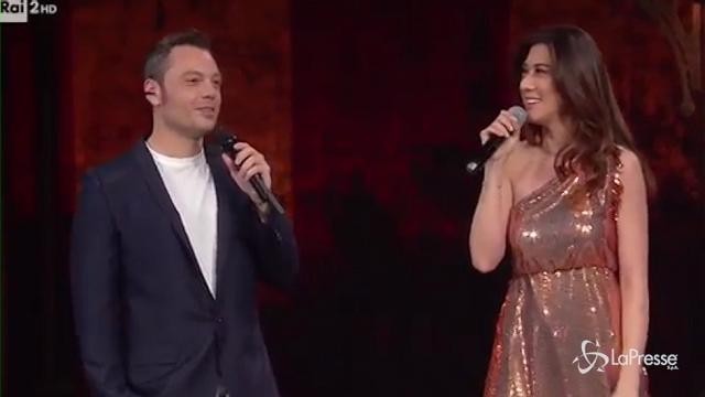 VIDEO Virginia Raffaele e Tiziano Ferro in duetto