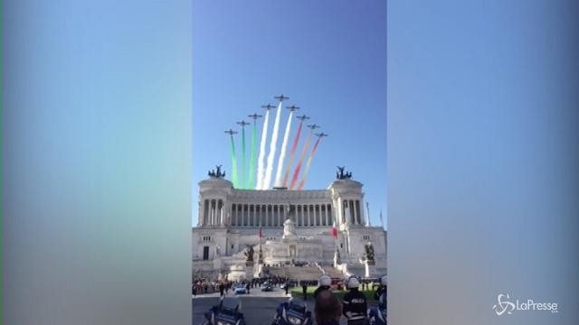 VIDEO 2 giugno, lo spettacolare passaggio delle frecce tricolori
