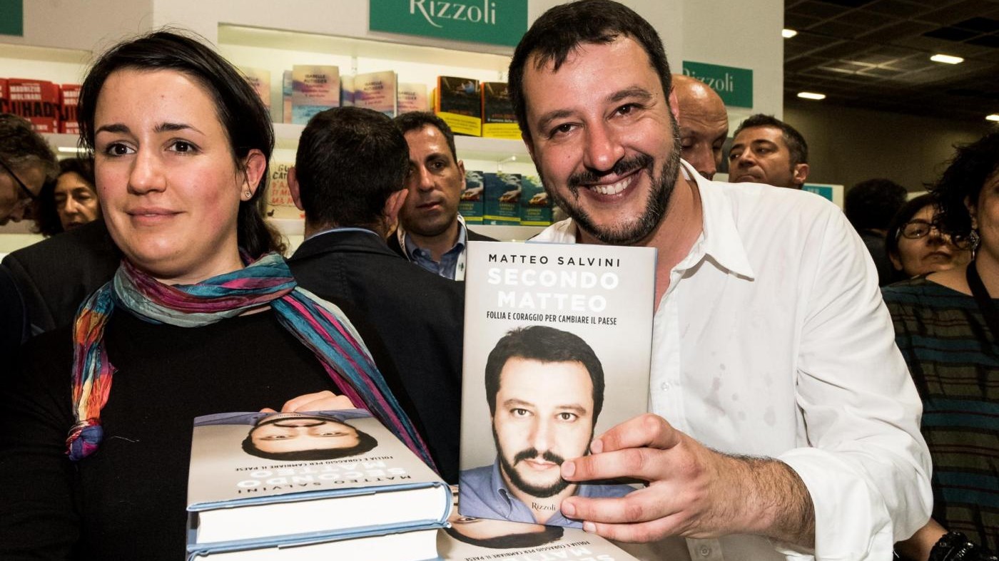 Matteo Salvini al Salone del Libro, tra fan e contestatori