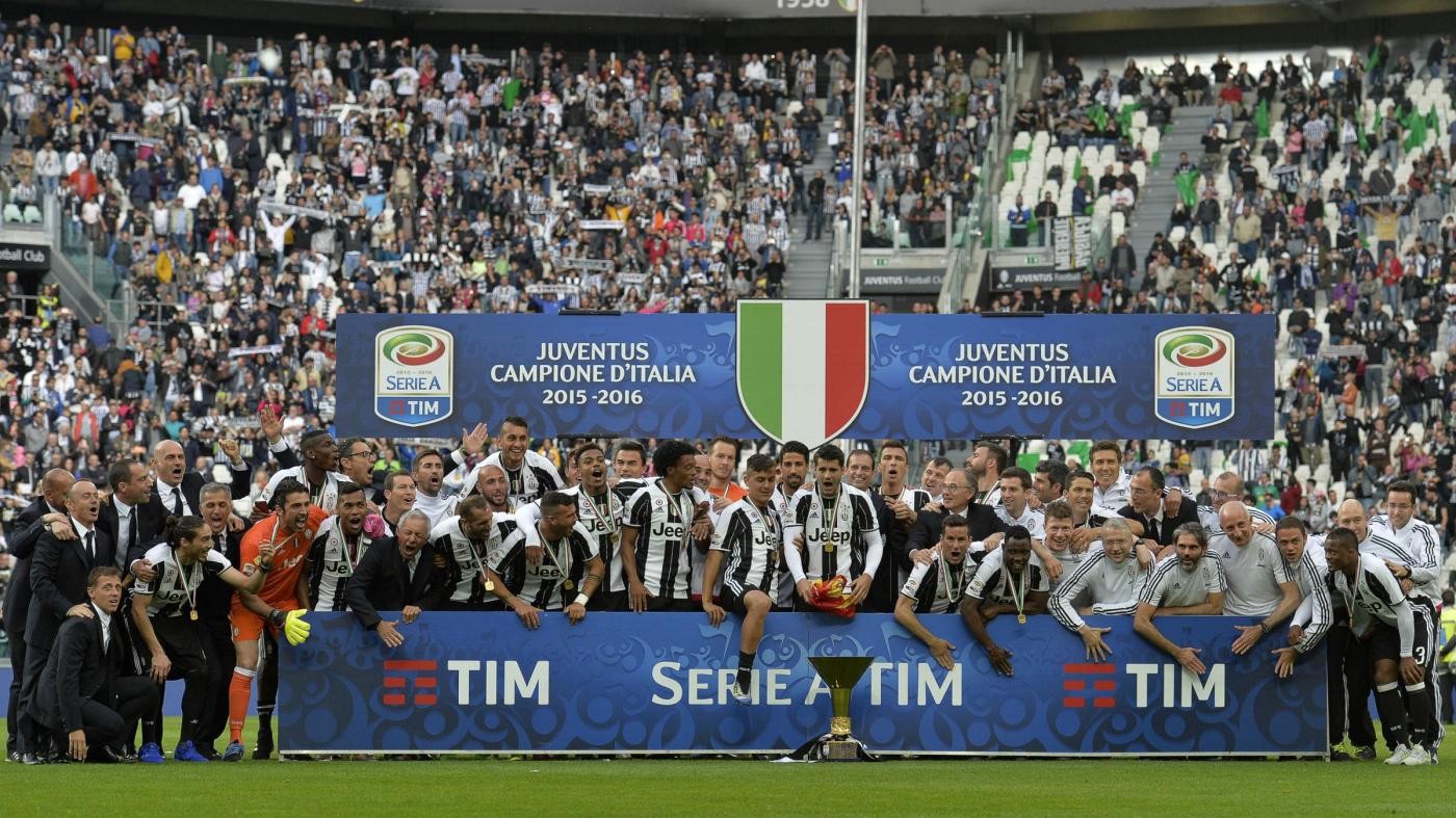 Juventus, festa scudetto tra tanti coriandoli e molto mercato