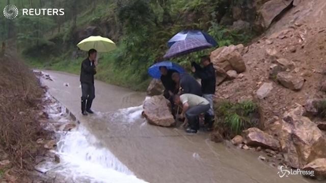 Cina, allarme inondazioni: migliaia di persone evacuate
