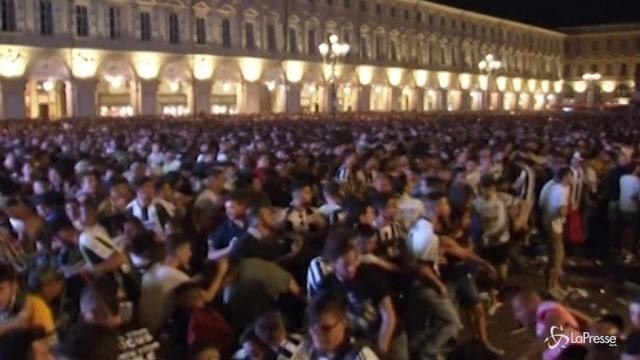Panico a Torino: in piazza San Carlo tifosi della Juve in fuga