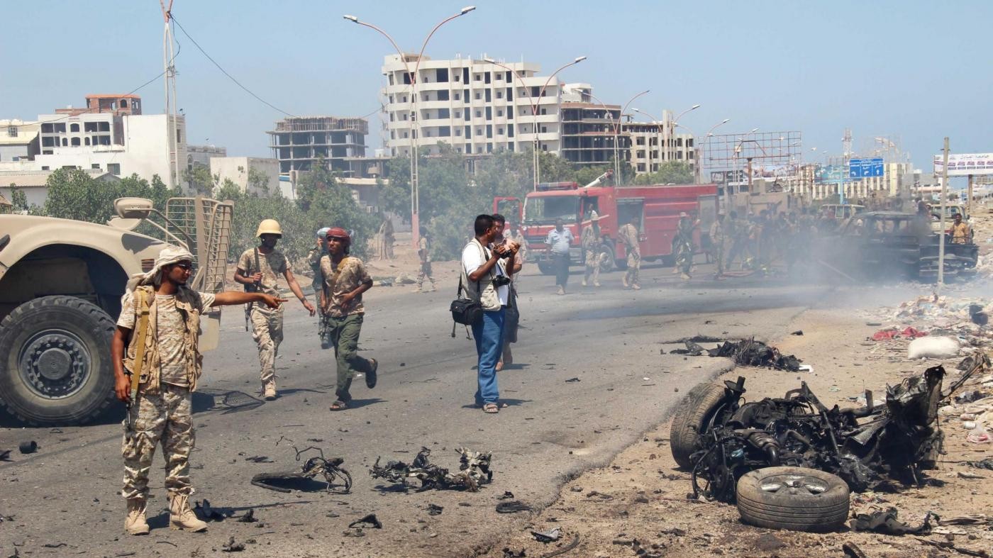 Yemen, attacco kamikaze contro una stazione di polizia