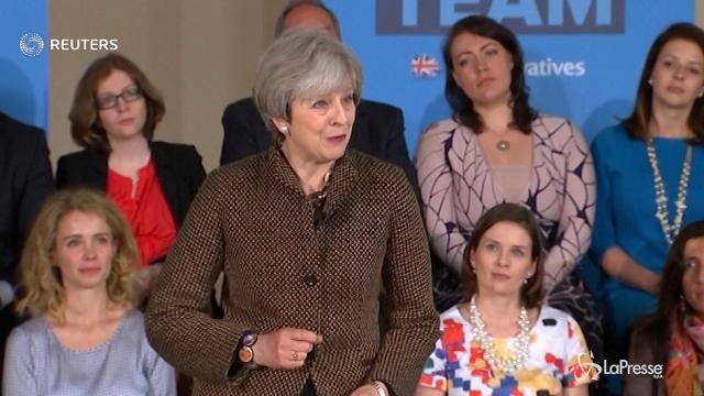 Londra, May: Ora basta, troppa tolleranza verso estremismo