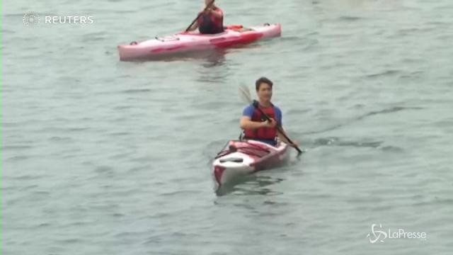 VIDEO Canada, premier Trudeau in kayak sul Niagara per l’ambiente