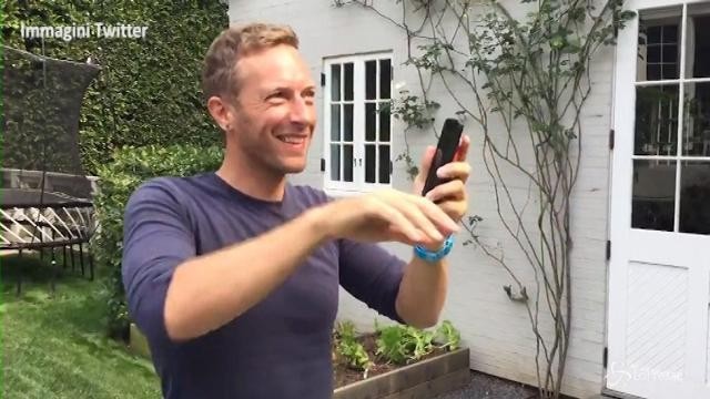 VIDEO Chris Martin dei Coldplay balla il singolo di Shakira