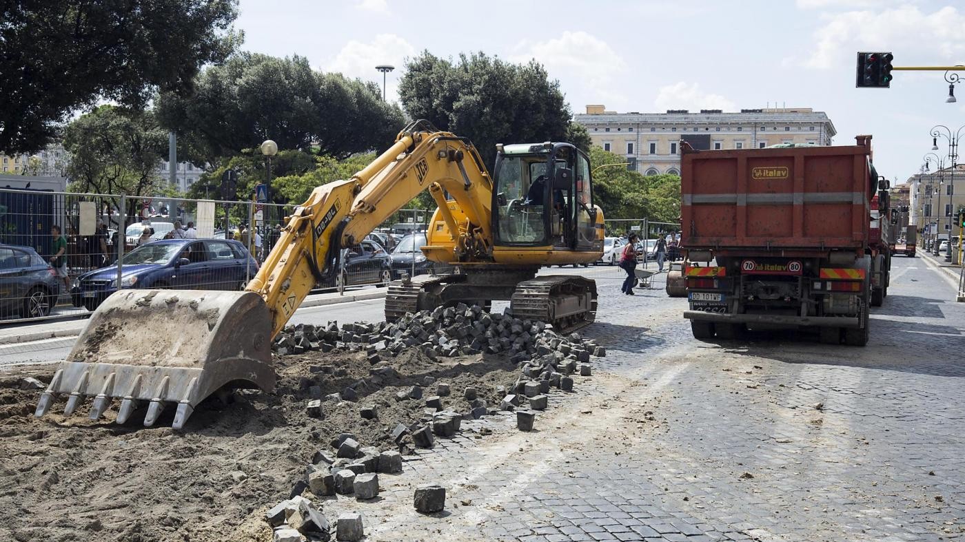 Istat: Indice produzione nelle costruzioni a marzo +0.7% mensile