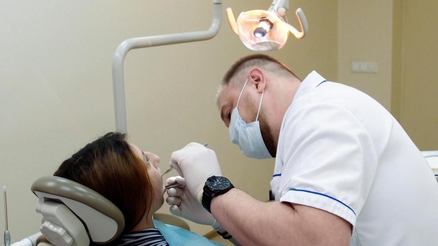 Celiachia, attenzione alle afte e alle macchie sui denti