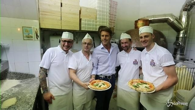 Napoli, il compleanno della pizza Margherita con Emanuele Filiberto