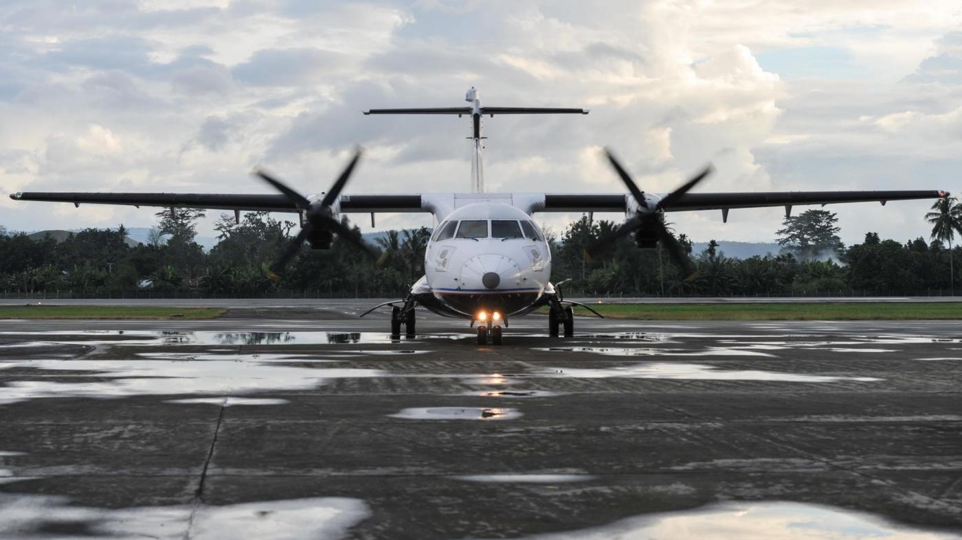 Afghanistan, aereo precipita dopo decollo: 7 morti