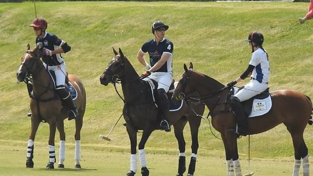 Gb: una partita a polo per il principe William