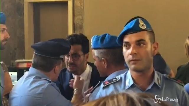 VIDEO Corona condannato a un solo anno. E lui esulta